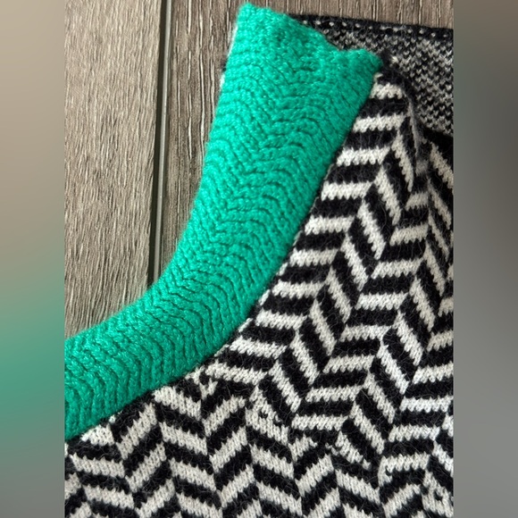 Cezele High Turtleneck Sweater Pullover Women’s Large Black White Chevron Stripe - Picture 10 of 11